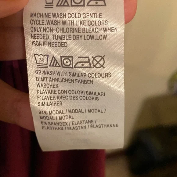 Ladies wine colored V neck pullover size L - Picture 4 of 7